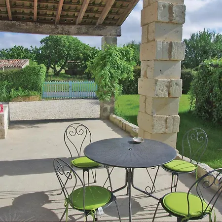 Lovely In St Sur Gironde Saint-Romain-sur-Gironde