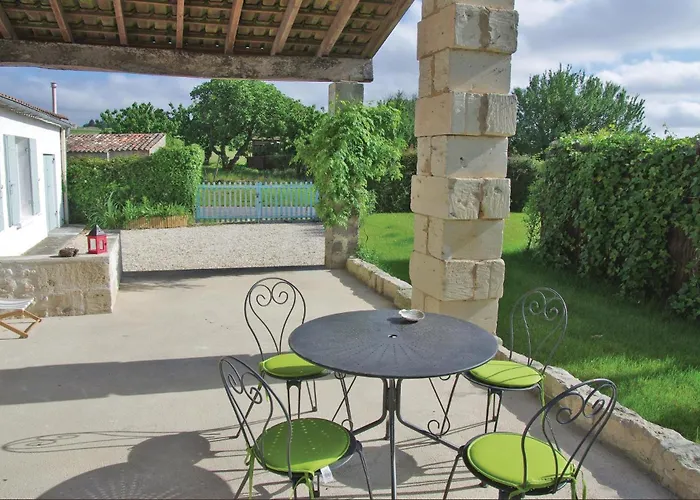 Lovely In St Sur Gironde Saint-Romain-sur-Gironde