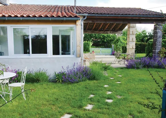 Сasa de vacaciones Lovely In St Sur Gironde Saint-Romain-sur-Gironde